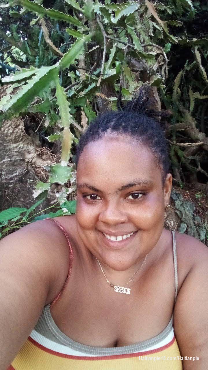 ANIE-LOVE BOUZEN FON DES BLANS